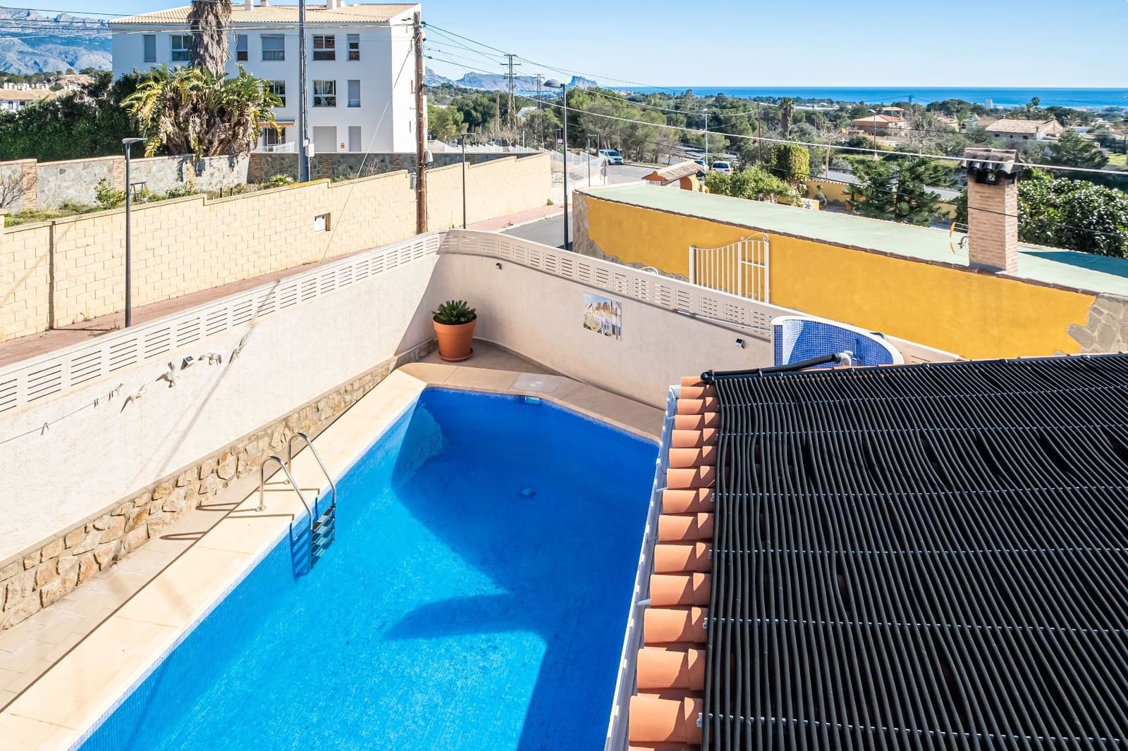 3 bedroom Villa for sale in Alfaz del Pi / L'Alfas del Pi with pool garage - € 385,000 (Ref: 9665873)