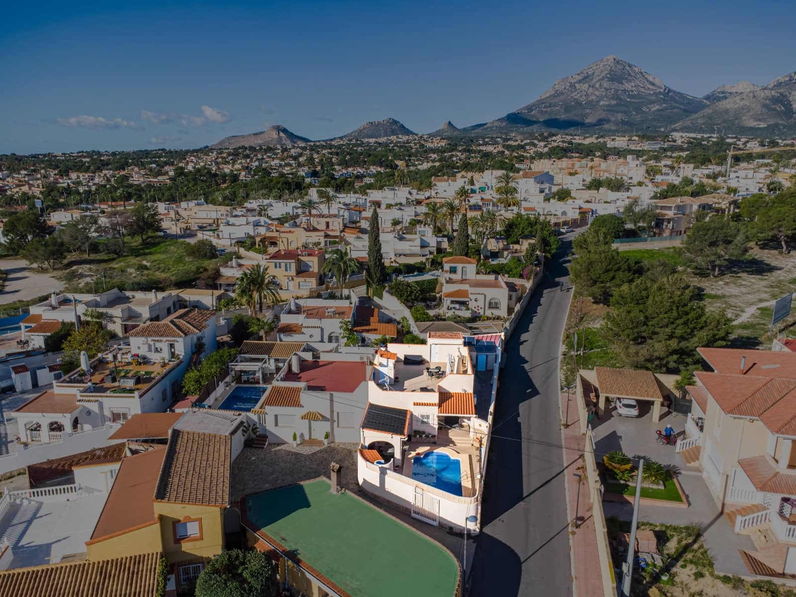 3 bedroom Villa for sale in Alfaz del Pi / L'Alfas del Pi with pool garage - € 385,000 (Ref: 9665873)