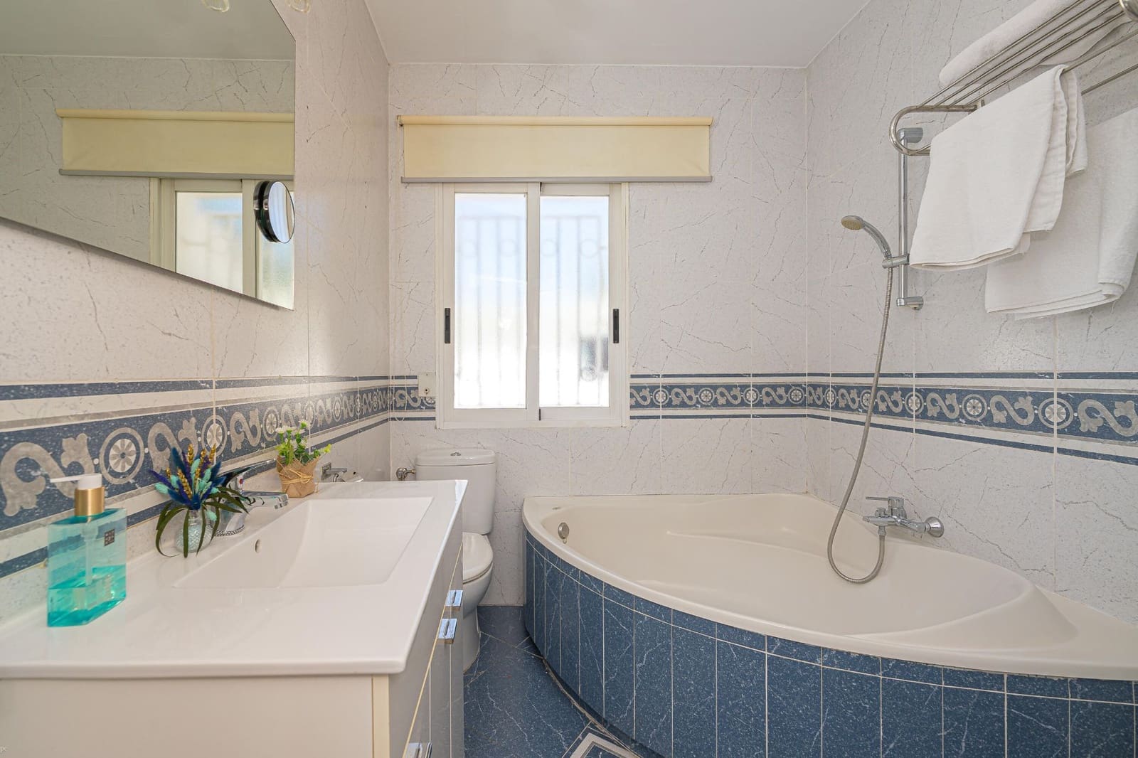 4 soveværelse Villa til salg i La Nucia med swimmingpool garage - € 575.000 (Ref: 9807630)