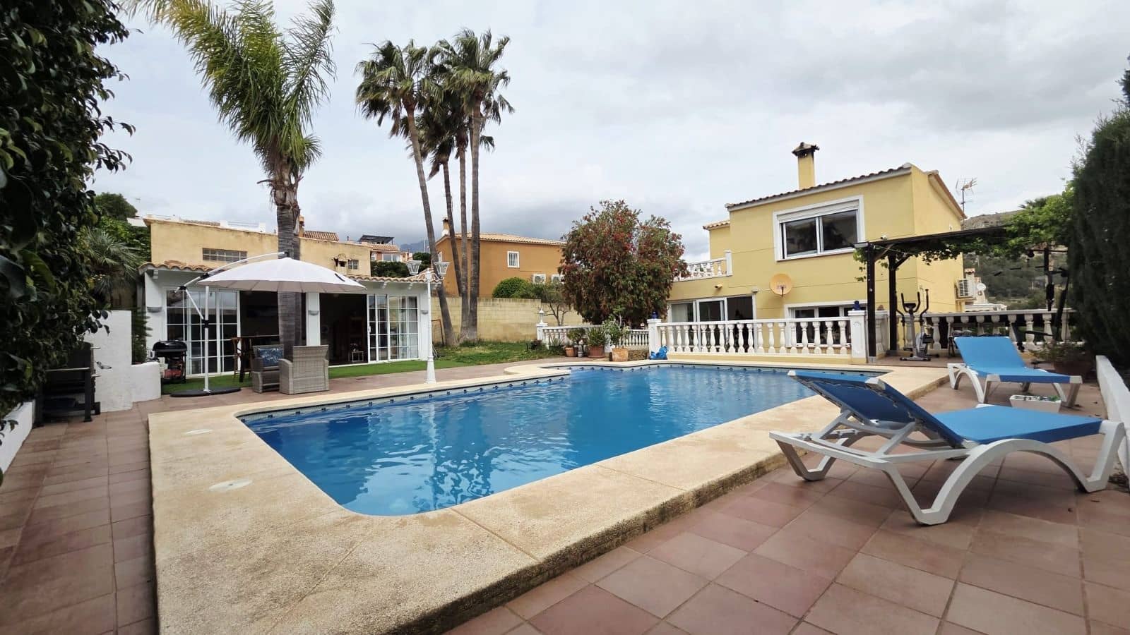 4 chambre Villa/Maison à vendre à La Nucia avec piscine garage - 598 000 € (Ref: 9811199)