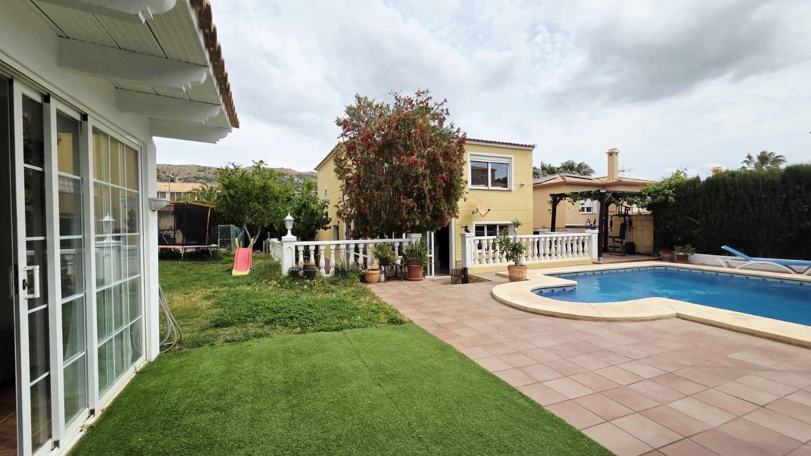 4 chambre Villa/Maison à vendre à La Nucia avec piscine garage - 598 000 € (Ref: 9811199)