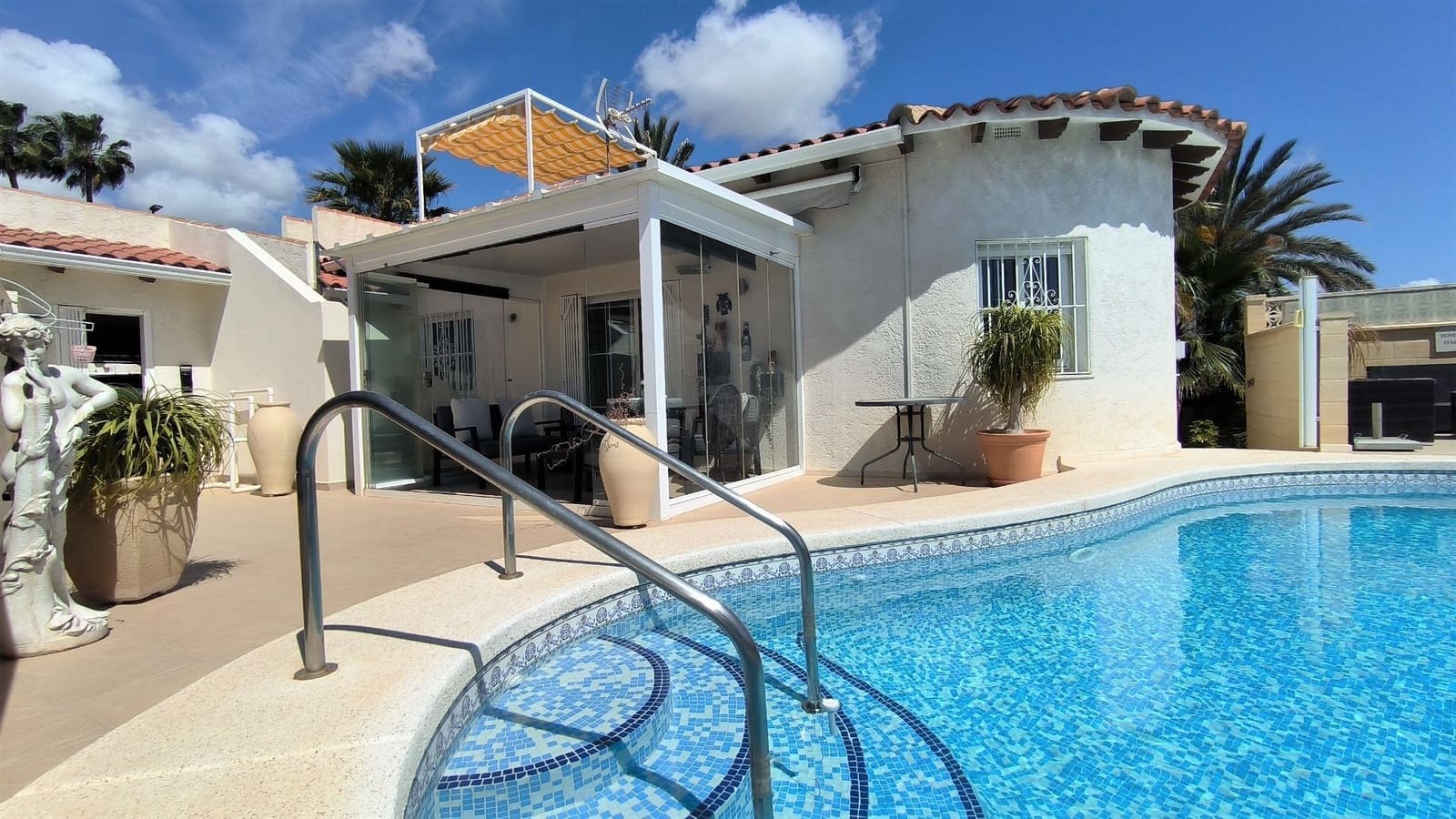 5 slaapkamer Villa te koop in Alfaz del Pi / L'Alfas del Pi met zwembad garage - € 595.000 (Ref: 9919294)