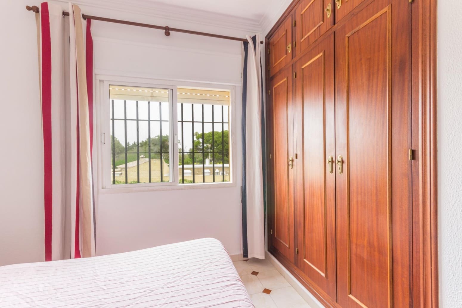 6 makuuhuone Huvila myytävänä paikassa El Puerto de Santa Maria mukana 
autotalli - 565 000 € (Ref: 10166894)