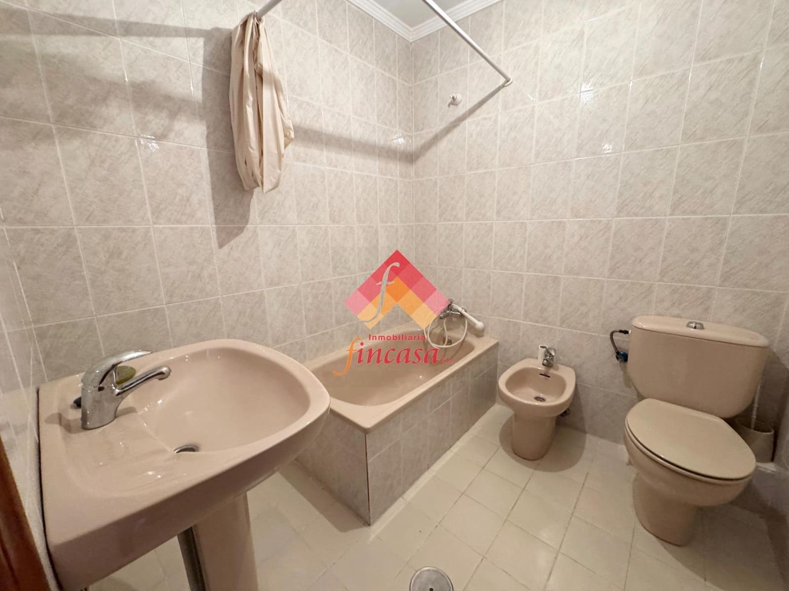 4 bedroom Flat for sale in Ronda with garage - € 220,000 (Ref: 10155765)