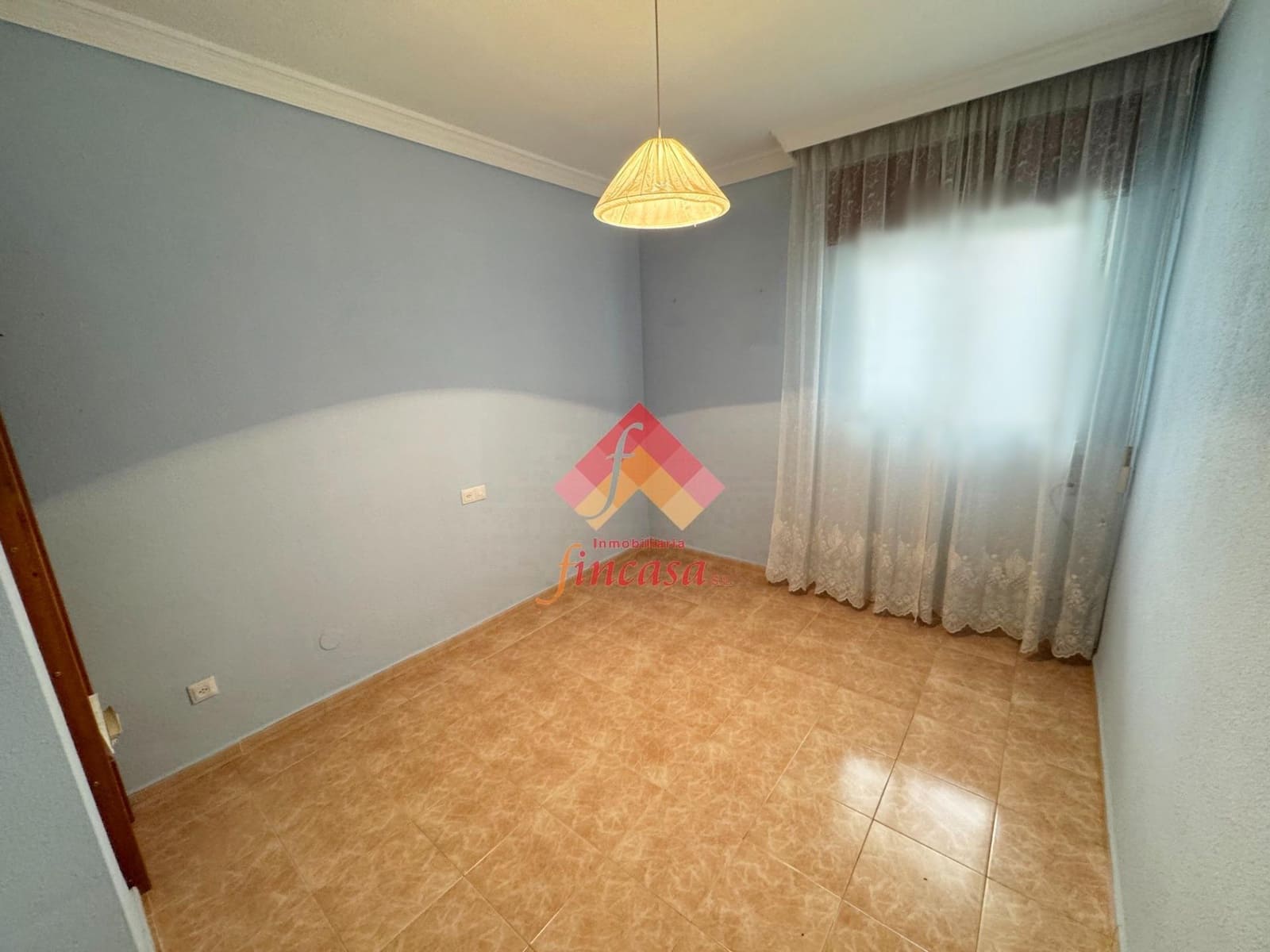 4 bedroom Flat for sale in Ronda with garage - € 220,000 (Ref: 10155765)