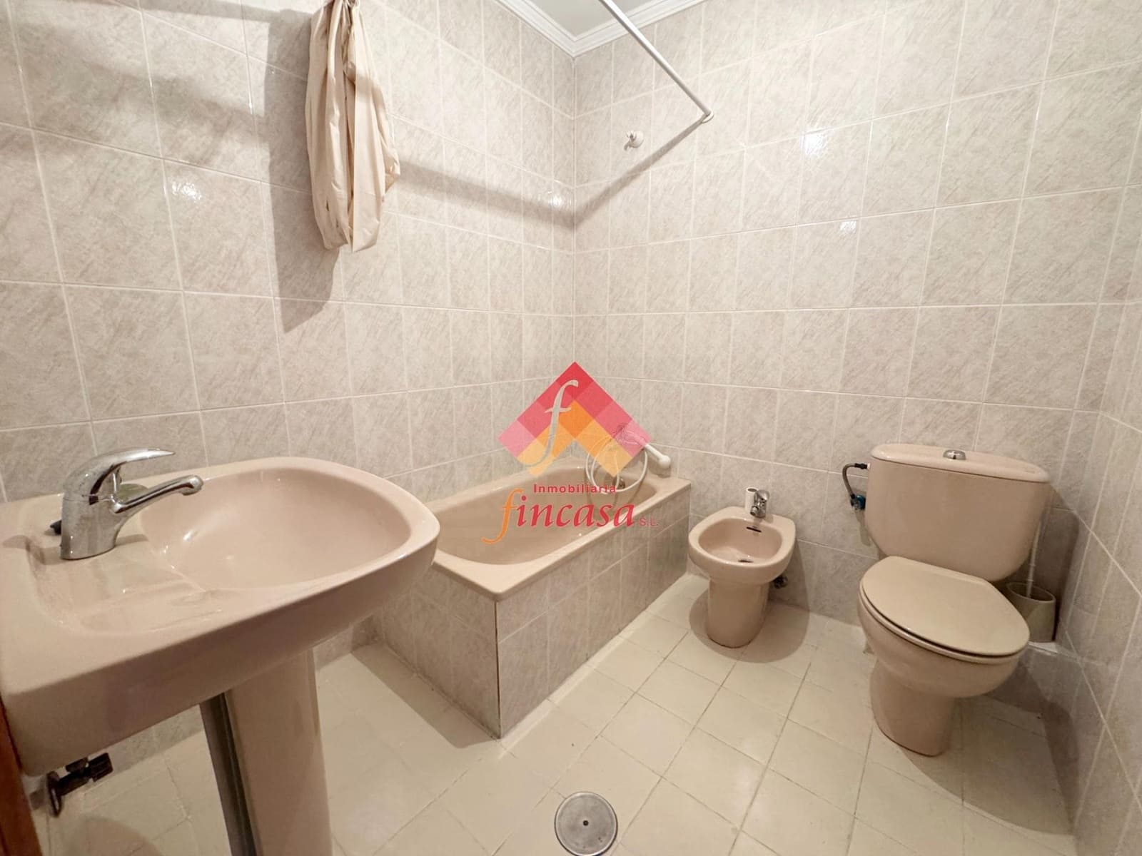 4 bedroom Flat for sale in Ronda with garage - € 220,000 (Ref: 10155765)