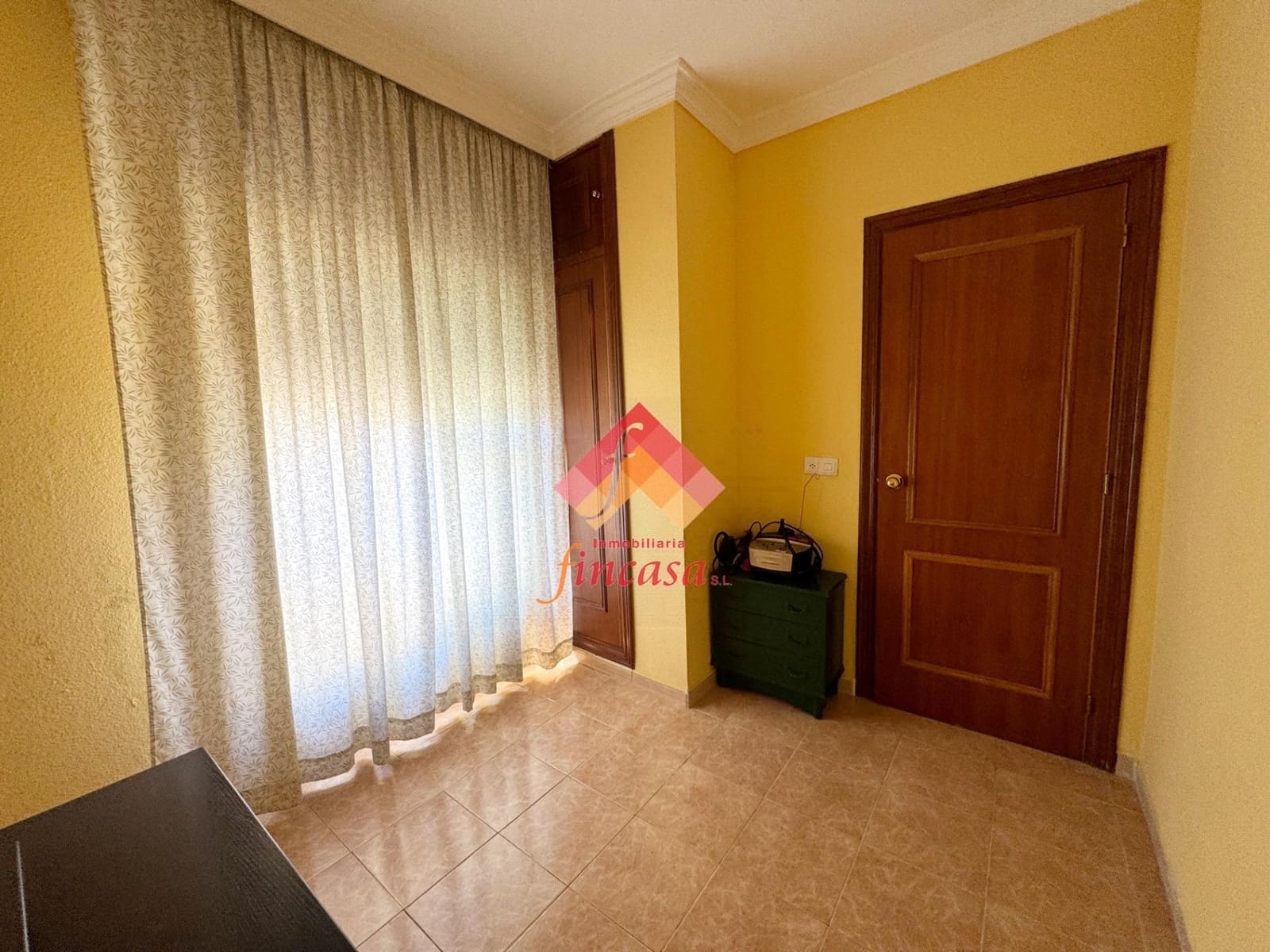 4 bedroom Flat for sale in Ronda with garage - € 220,000 (Ref: 10155765)
