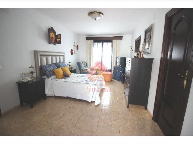 6 soveværelse Byhus til salg i Ronda med garage - € 395.000 (Ref: 10155775)