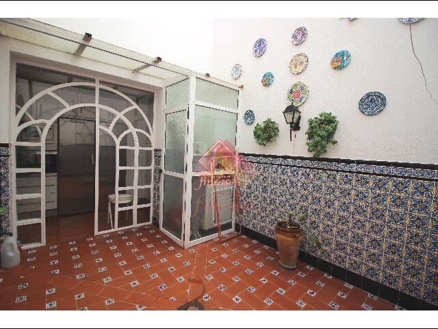 6 soveværelse Byhus til salg i Ronda med garage - € 395.000 (Ref: 10155775)
