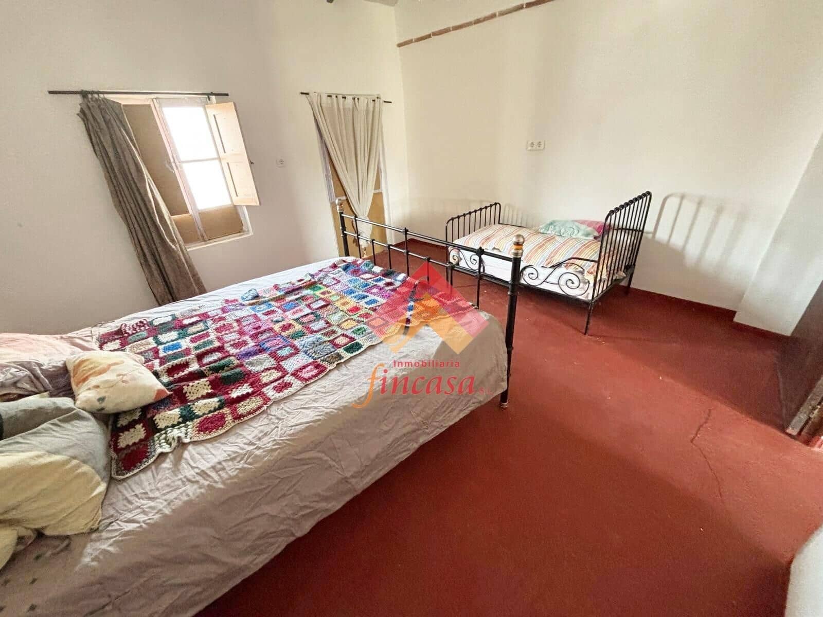 5 slaapkamer Huis te koop in Arriate met garage - € 159.000 (Ref: 10173982)