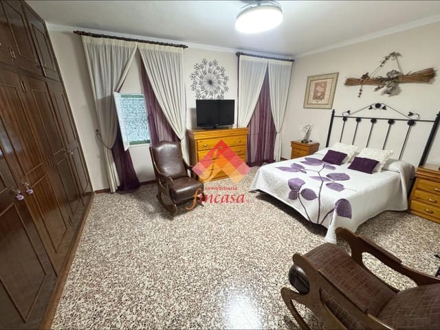 5 bedroom Villa for sale in Ronda with garage - € 360,000 (Ref: 10177187)