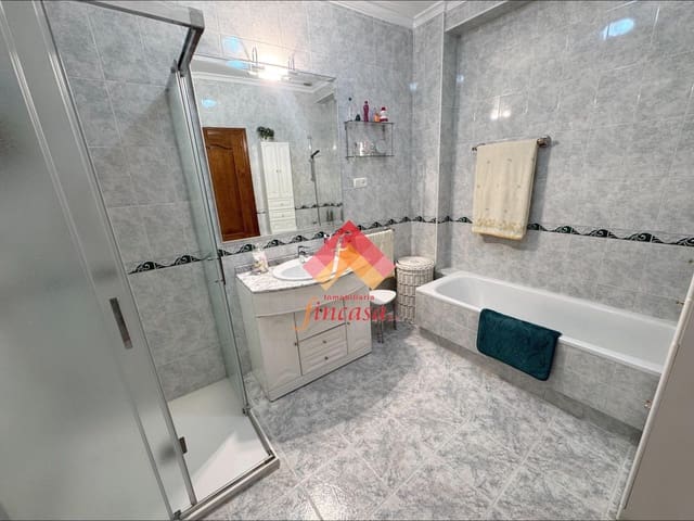 5 bedroom Villa for sale in Ronda with garage - € 360,000 (Ref: 10177187)