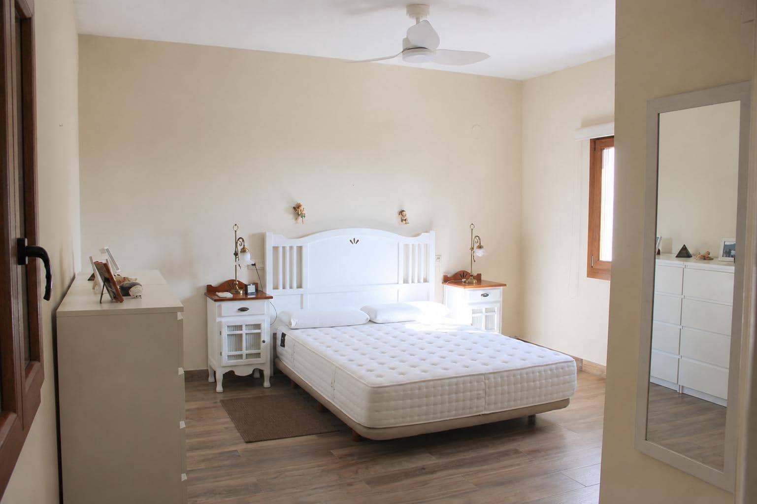 5 bedroom Villa for sale in Oliva - € 530,000 (Ref: 10009223)