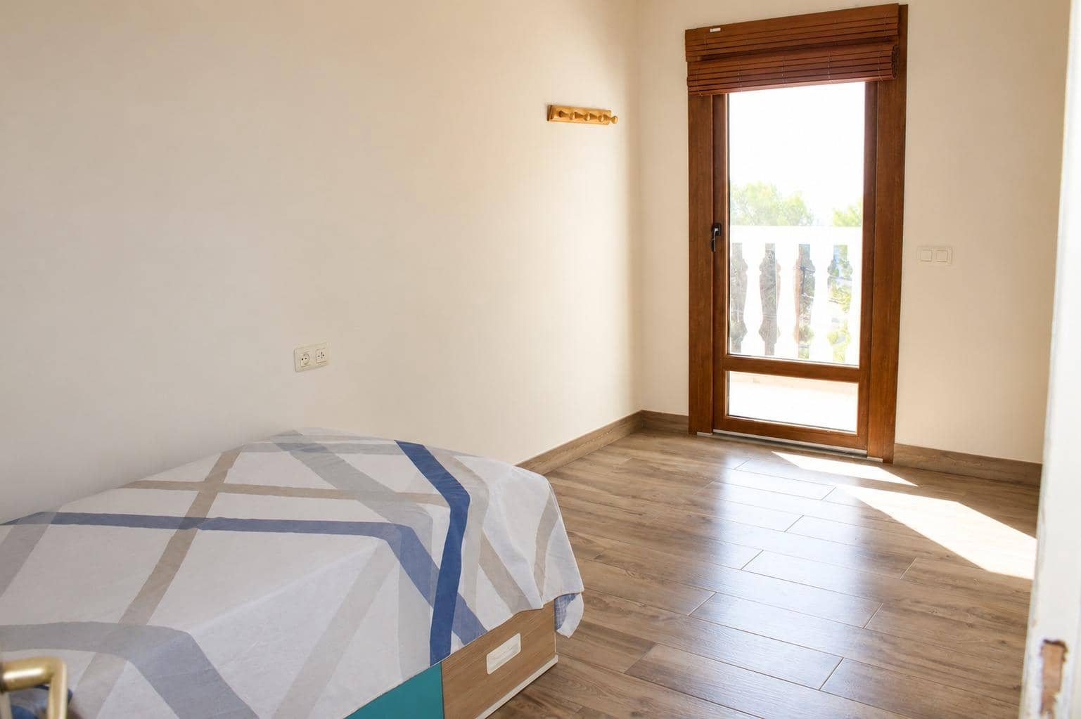 5 bedroom Villa for sale in Oliva - € 530,000 (Ref: 10009223)