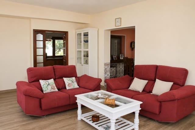 5 bedroom Villa for sale in Oliva - € 530,000 (Ref: 10009223)
