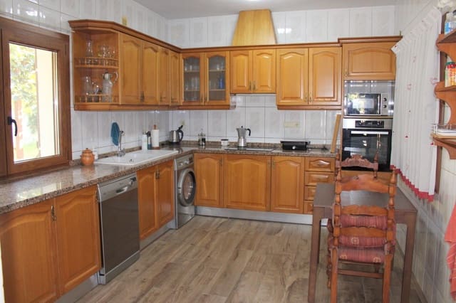 5 bedroom Villa for sale in Oliva - € 530,000 (Ref: 10009223)