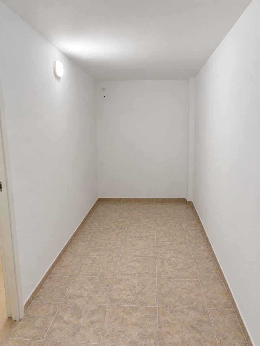 Local Commercial à louer à Oliva - 600 € (Ref: 10017628)