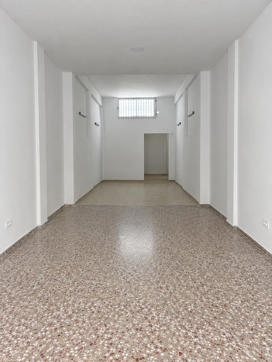 Local Commercial à louer à Oliva - 600 € (Ref: 10017628)