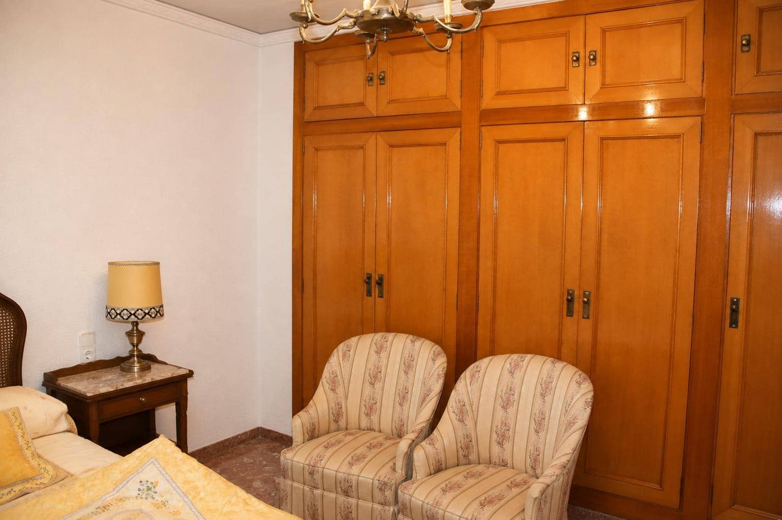 8 sovrum Lägenhet till salu i Oliva - 311 000 € (Ref: 10041259)