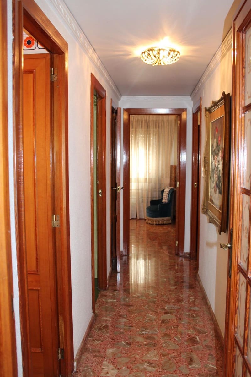 8 sovrum Lägenhet till salu i Oliva - 311 000 € (Ref: 10041259)