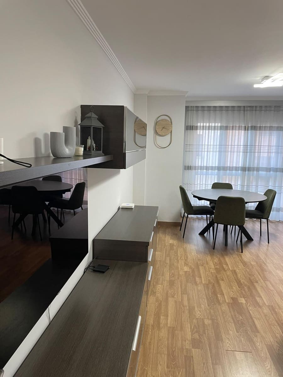 2 soveværelse Lejlighed til leje i Oliva - € 850 (Ref: 10098567)