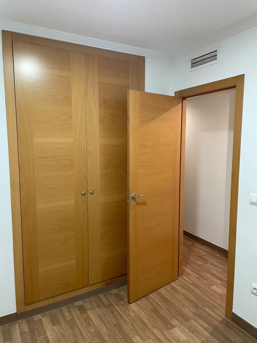 2 soveværelse Lejlighed til leje i Oliva - € 850 (Ref: 10098567)