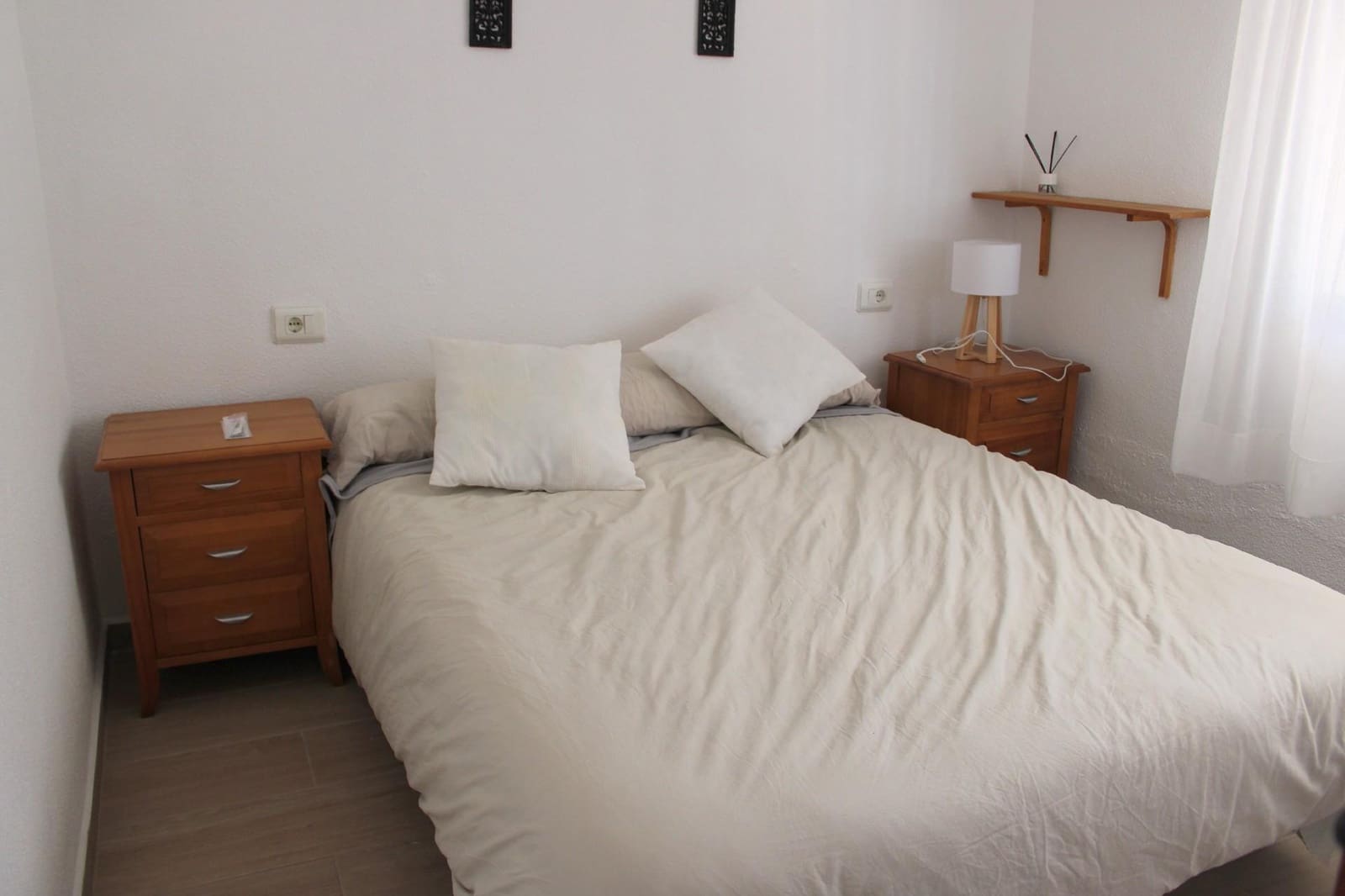 3 soveværelse Villa til leje i Oliva med garage - € 950 (Ref: 8293484)