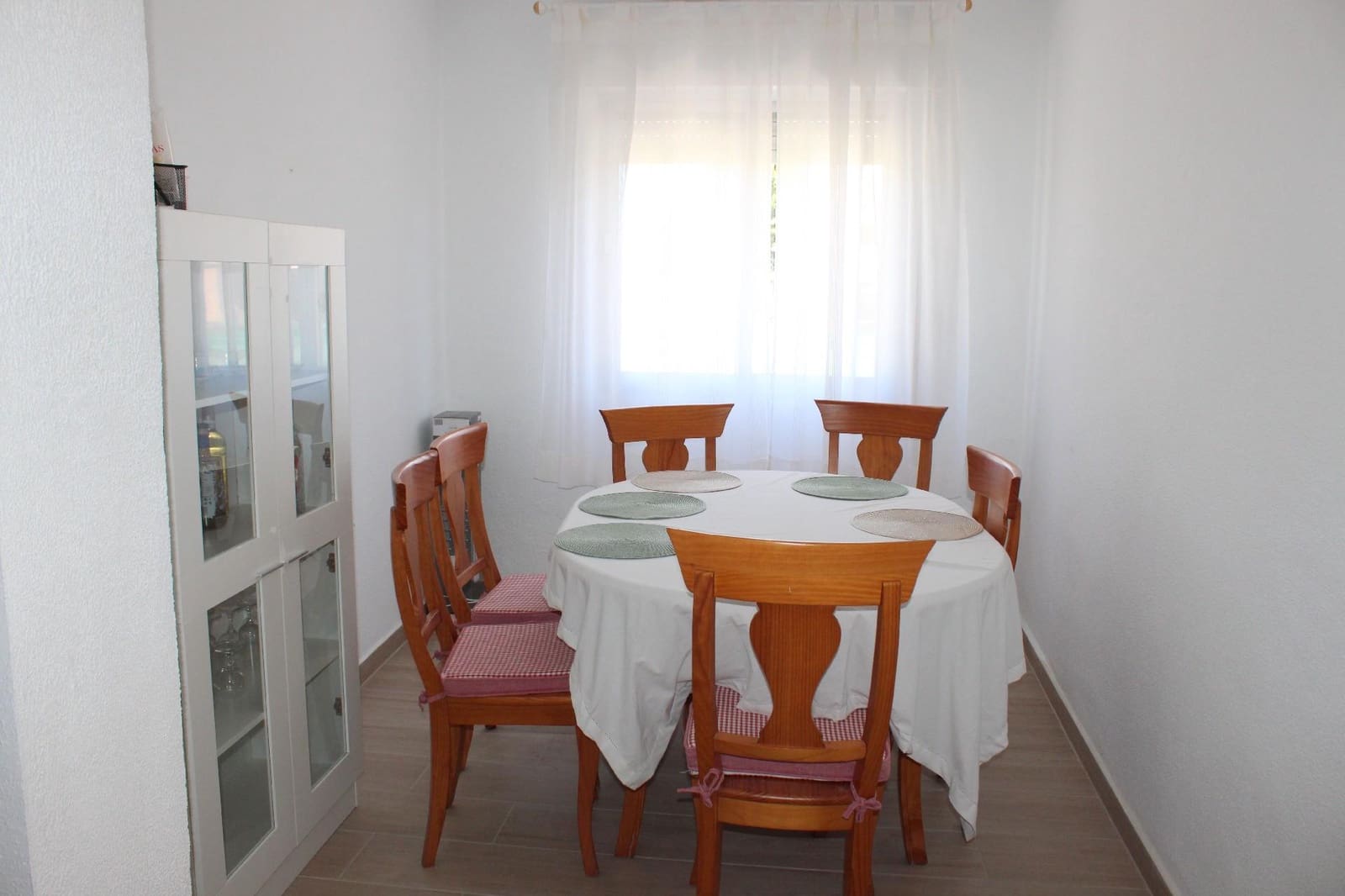 3 soveværelse Villa til leje i Oliva med garage - € 950 (Ref: 8293484)