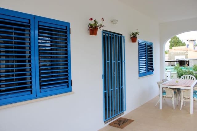 3 makuuhuone Huvila vuokrattavana paikassa Oliva mukana 
autotalli - 950 € (Ref: 8293484)