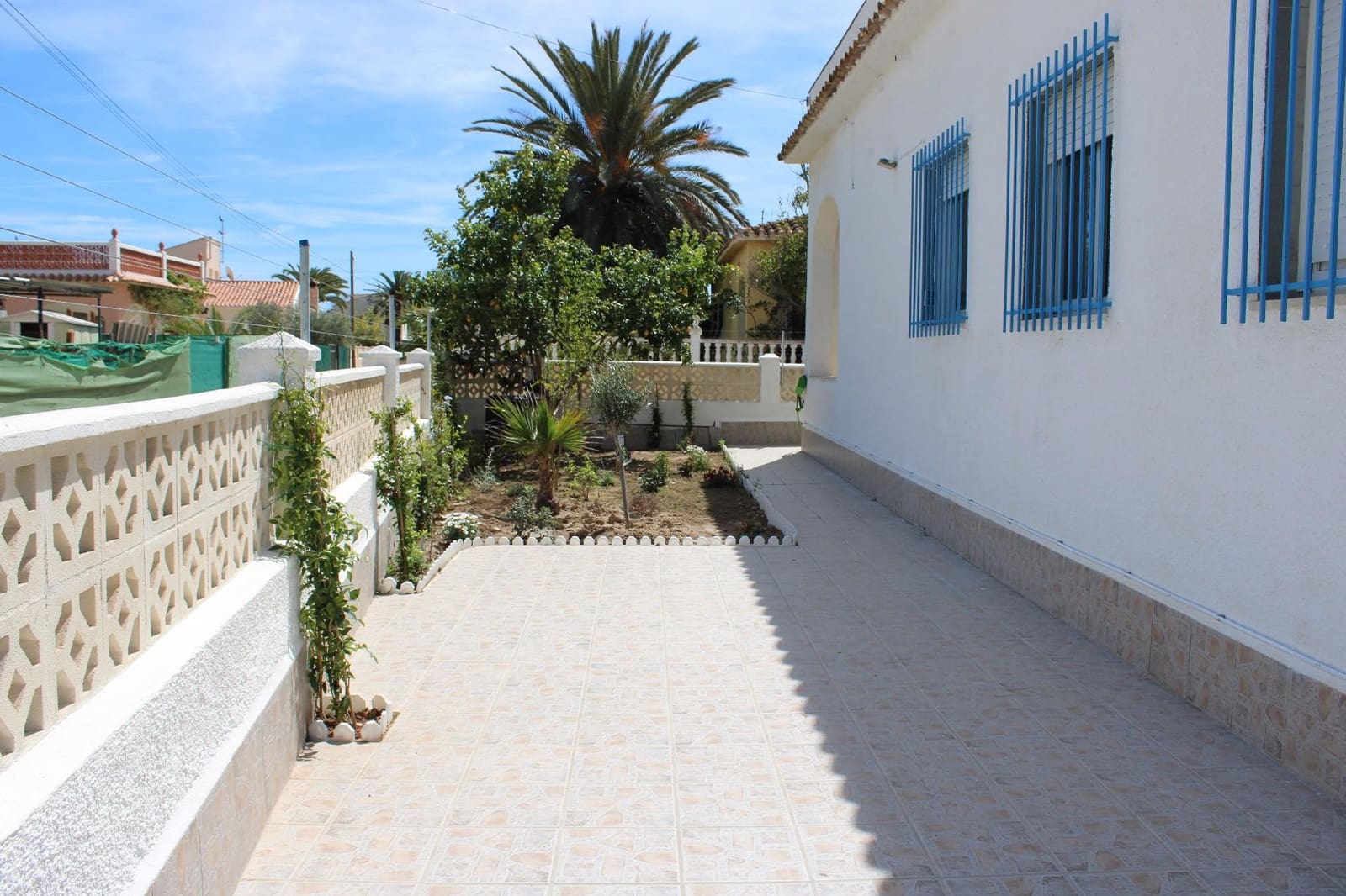 3 soveværelse Villa til leje i Oliva med garage - € 950 (Ref: 8293484)