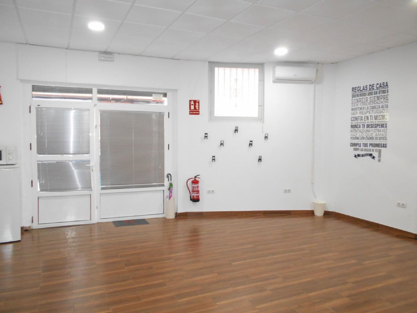 Erhverv til salg i Oliva - € 69.000 (Ref: 8327733)