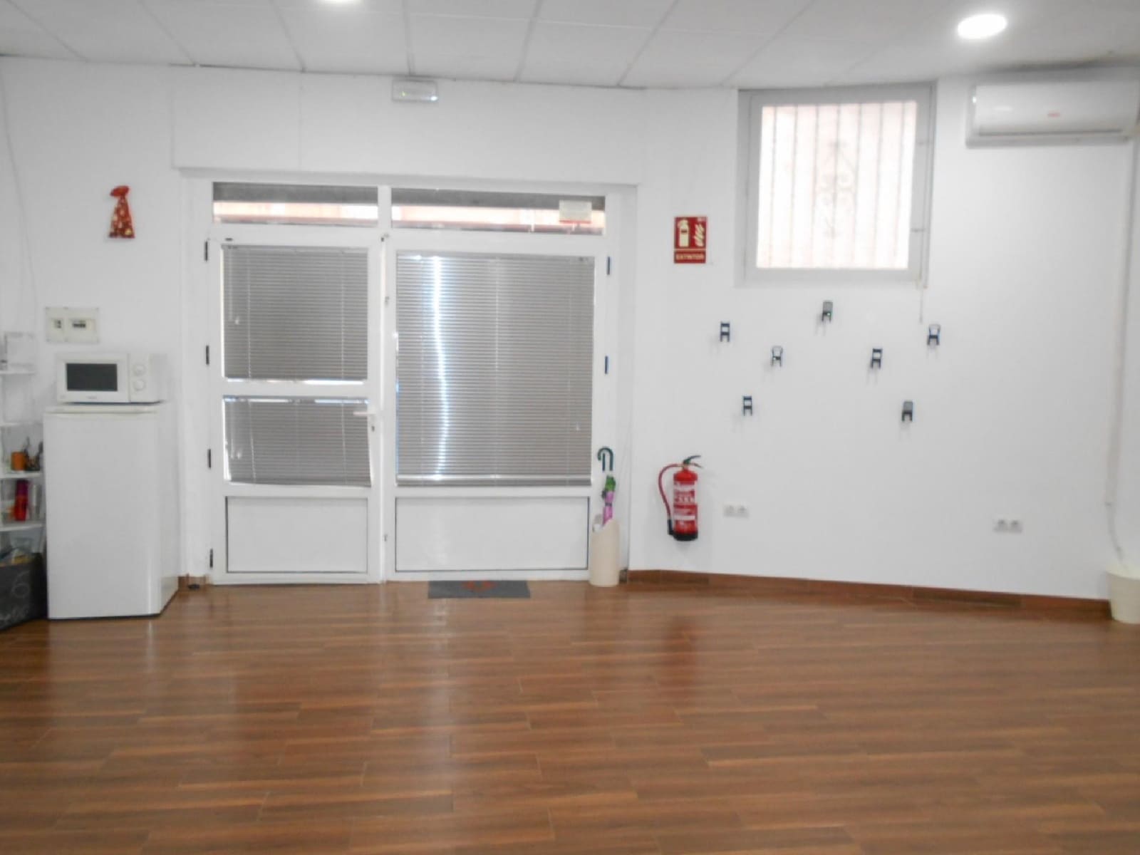 Erhverv til salg i Oliva - € 69.000 (Ref: 8327733)