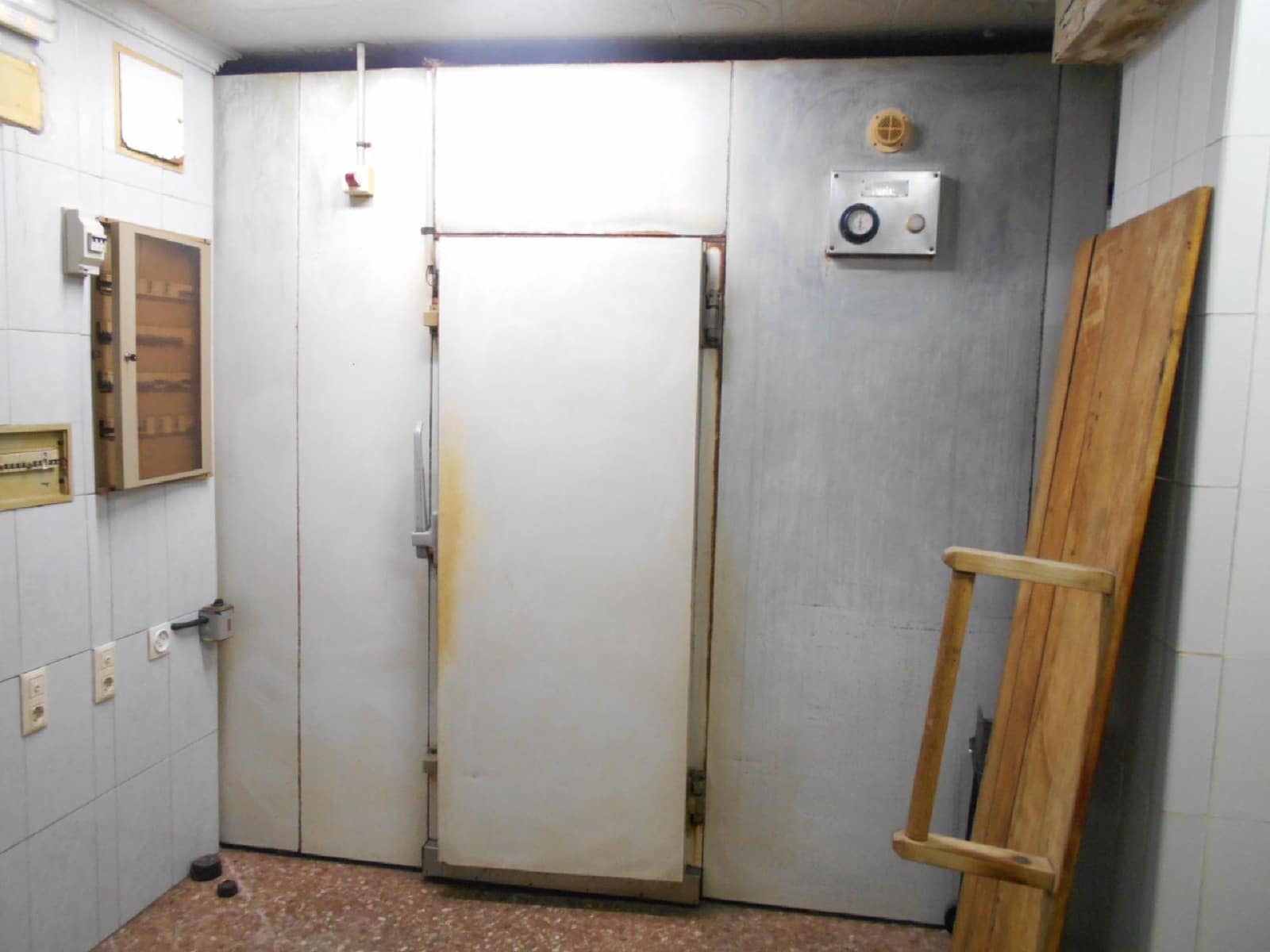 Kaupallinen myytävänä paikassa Oliva - 100 000 € (Ref: 8327738)