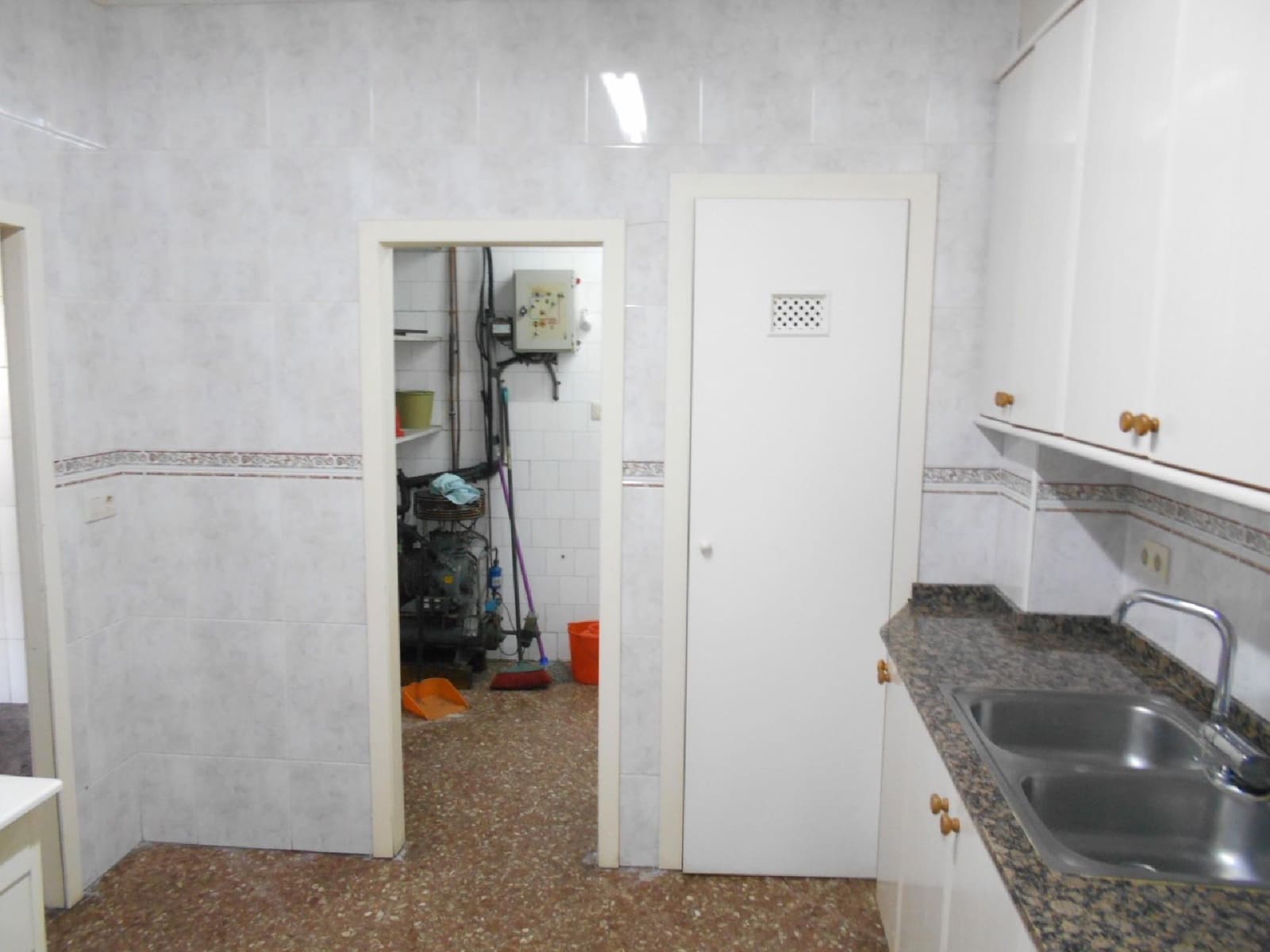 Kaupallinen myytävänä paikassa Oliva - 100 000 € (Ref: 8327738)