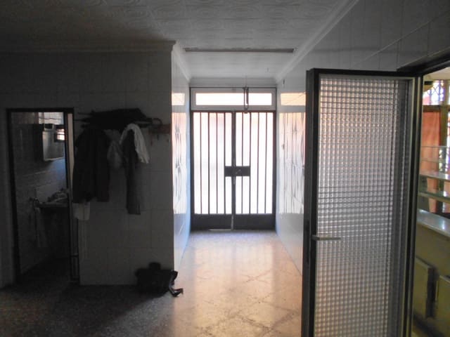 Kaupallinen myytävänä paikassa Oliva - 100 000 € (Ref: 8327738)