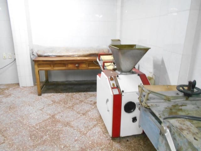 Kaupallinen myytävänä paikassa Oliva - 100 000 € (Ref: 8327738)