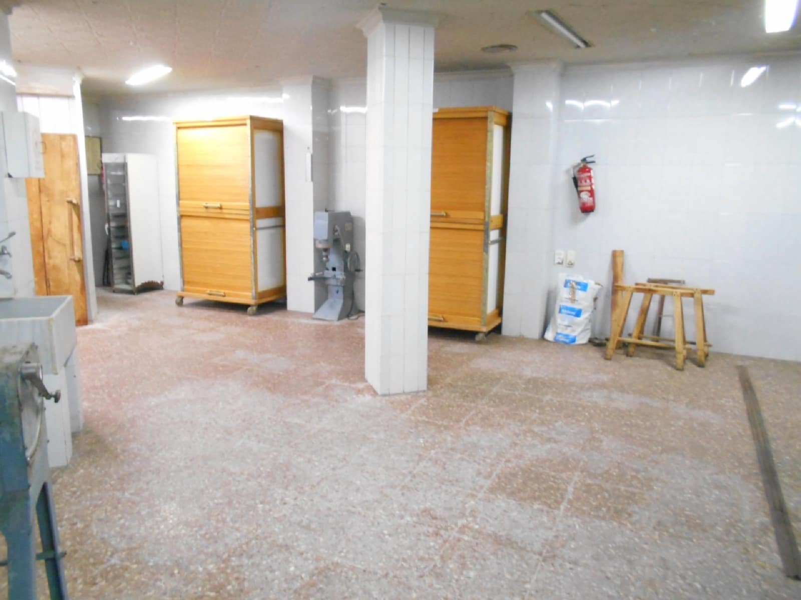 Kaupallinen myytävänä paikassa Oliva - 100 000 € (Ref: 8327738)