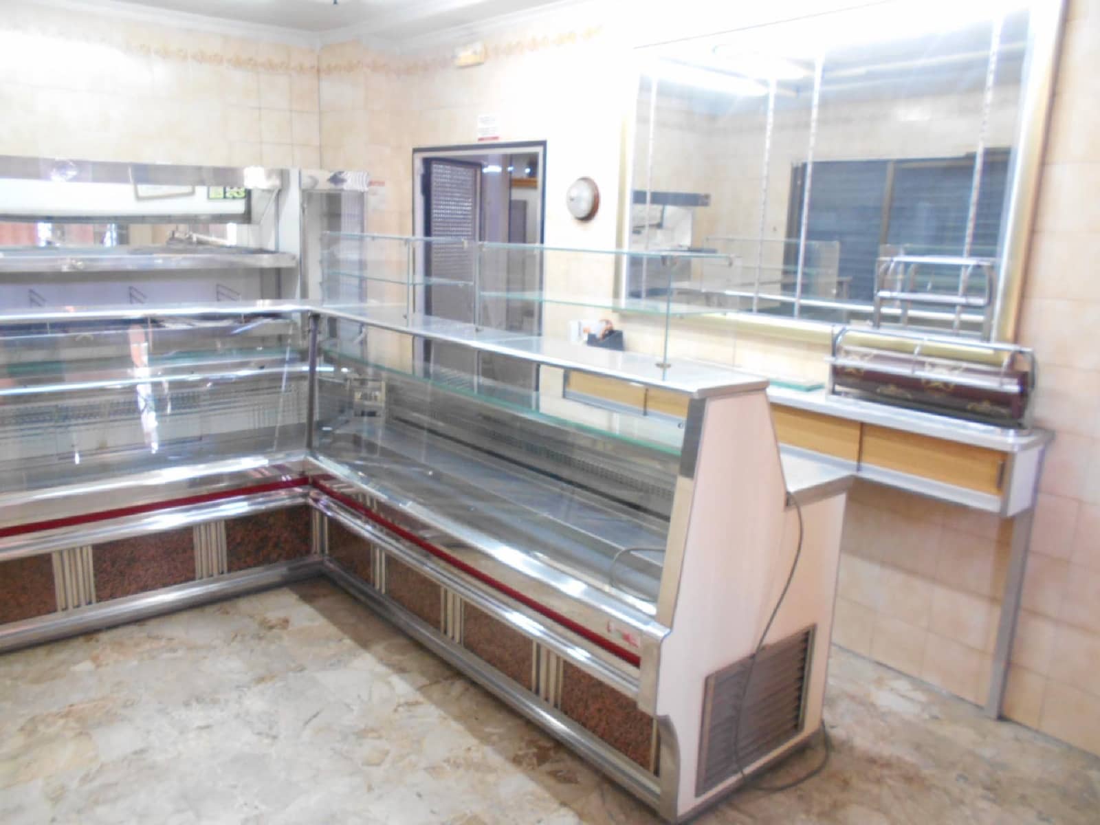 Kaupallinen myytävänä paikassa Oliva - 100 000 € (Ref: 8327738)