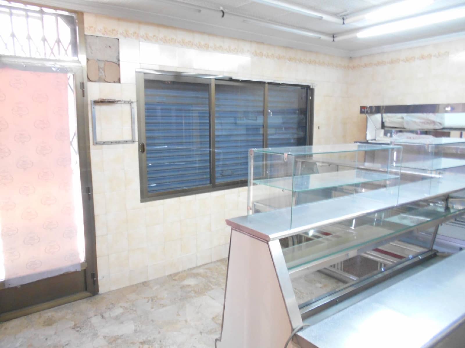 Kaupallinen myytävänä paikassa Oliva - 100 000 € (Ref: 8327738)