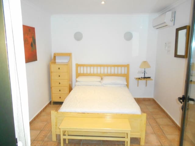 7 bedroom Hotel for sale in Oliva - € 299,000 (Ref: 8327747)