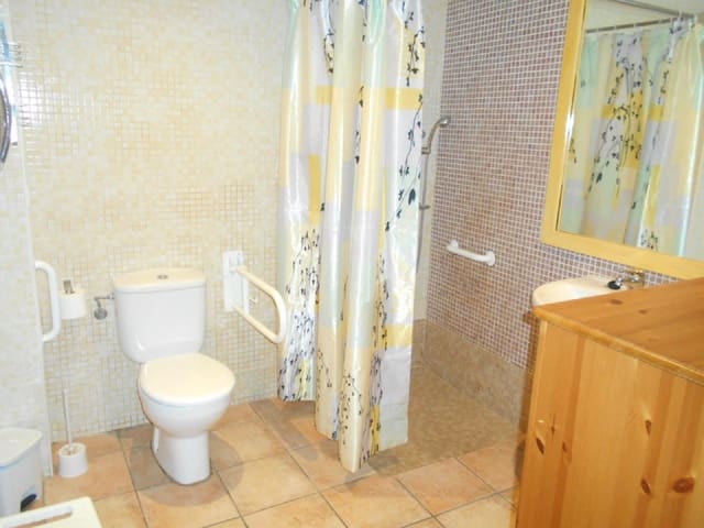 7 bedroom Hotel for sale in Oliva - € 299,000 (Ref: 8327747)