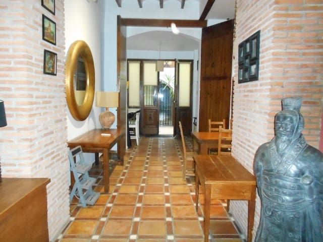 7 bedroom Hotel for sale in Oliva - € 299,000 (Ref: 8327747)