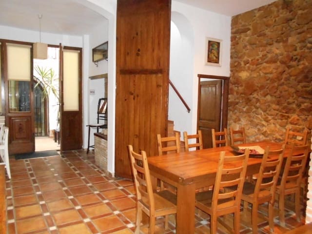 7 bedroom Hotel for sale in Oliva - € 299,000 (Ref: 8327747)