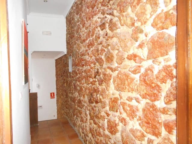 7 bedroom Hotel for sale in Oliva - € 299,000 (Ref: 8327747)