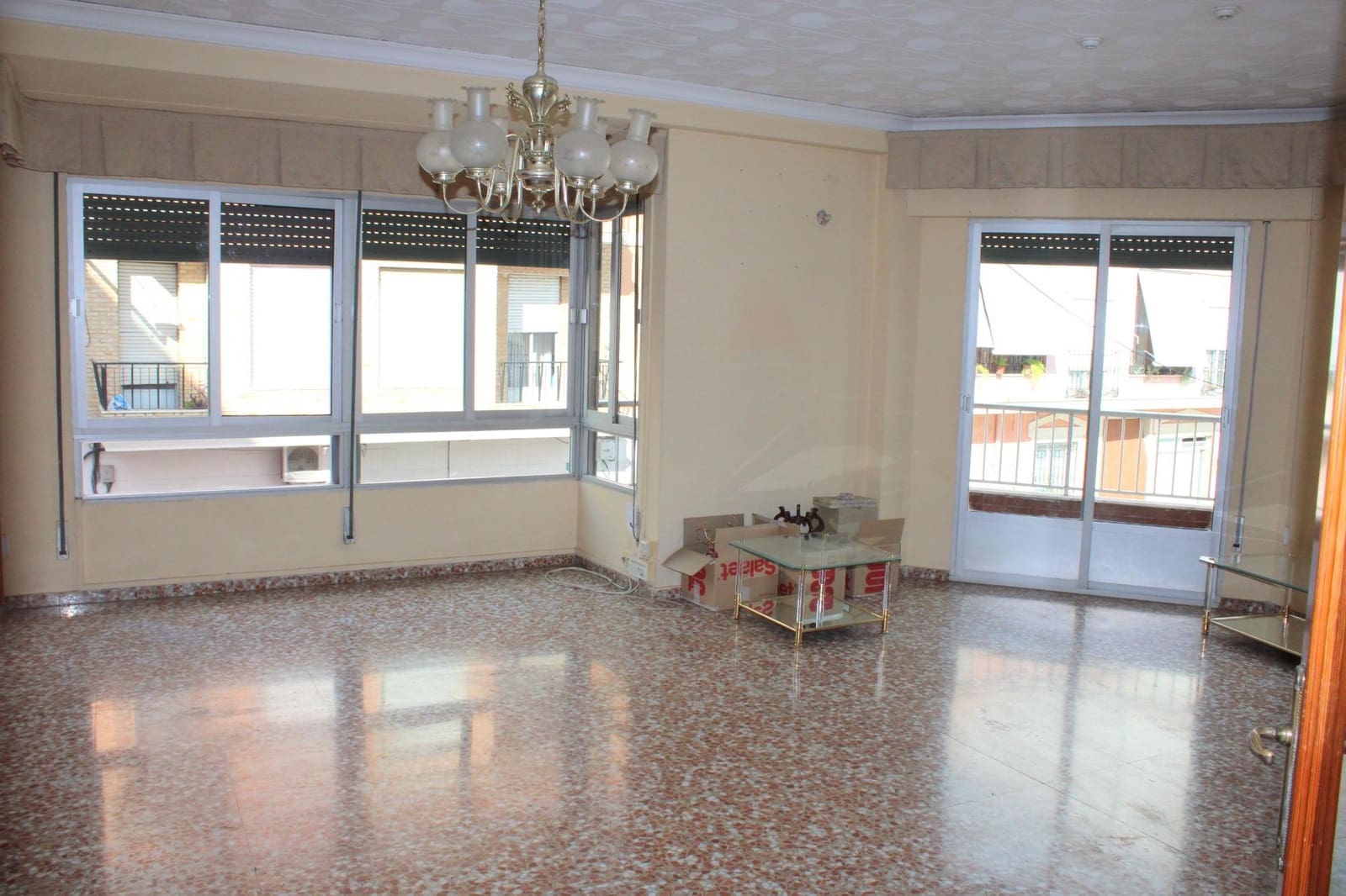 5 chambre Restaurant/Bar à vendre à La Font d'En Carros - 250 000 € (Ref: 8343410)