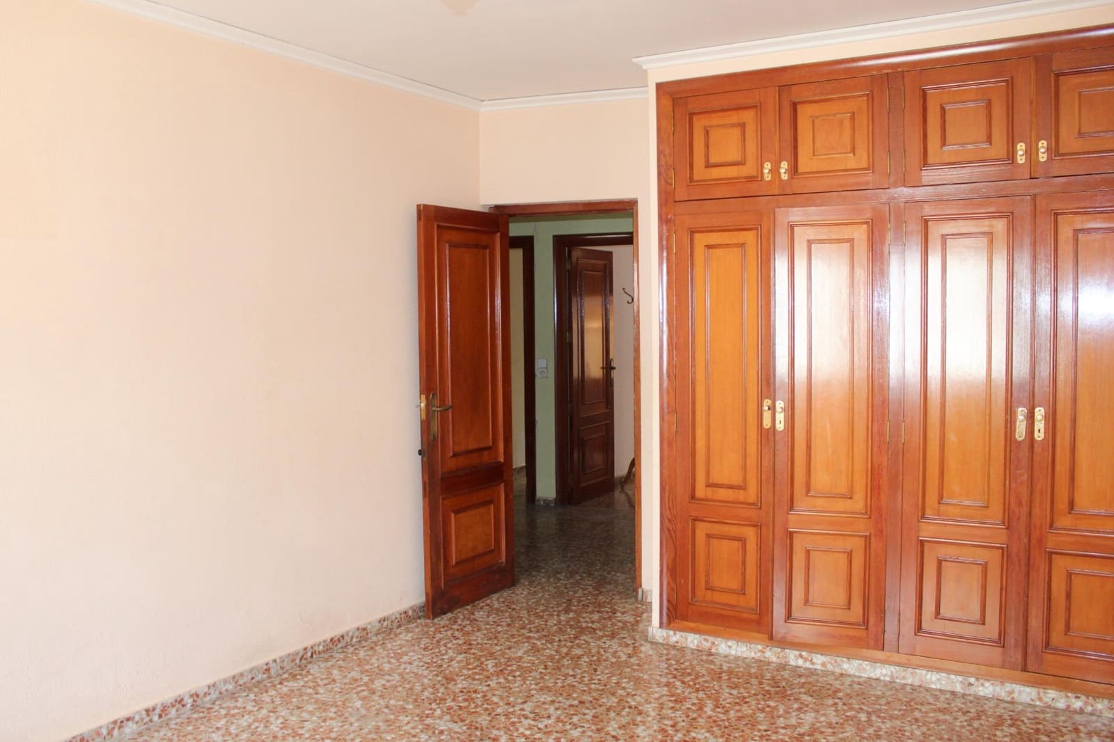 5 chambre Restaurant/Bar à vendre à La Font d'En Carros - 250 000 € (Ref: 8343410)