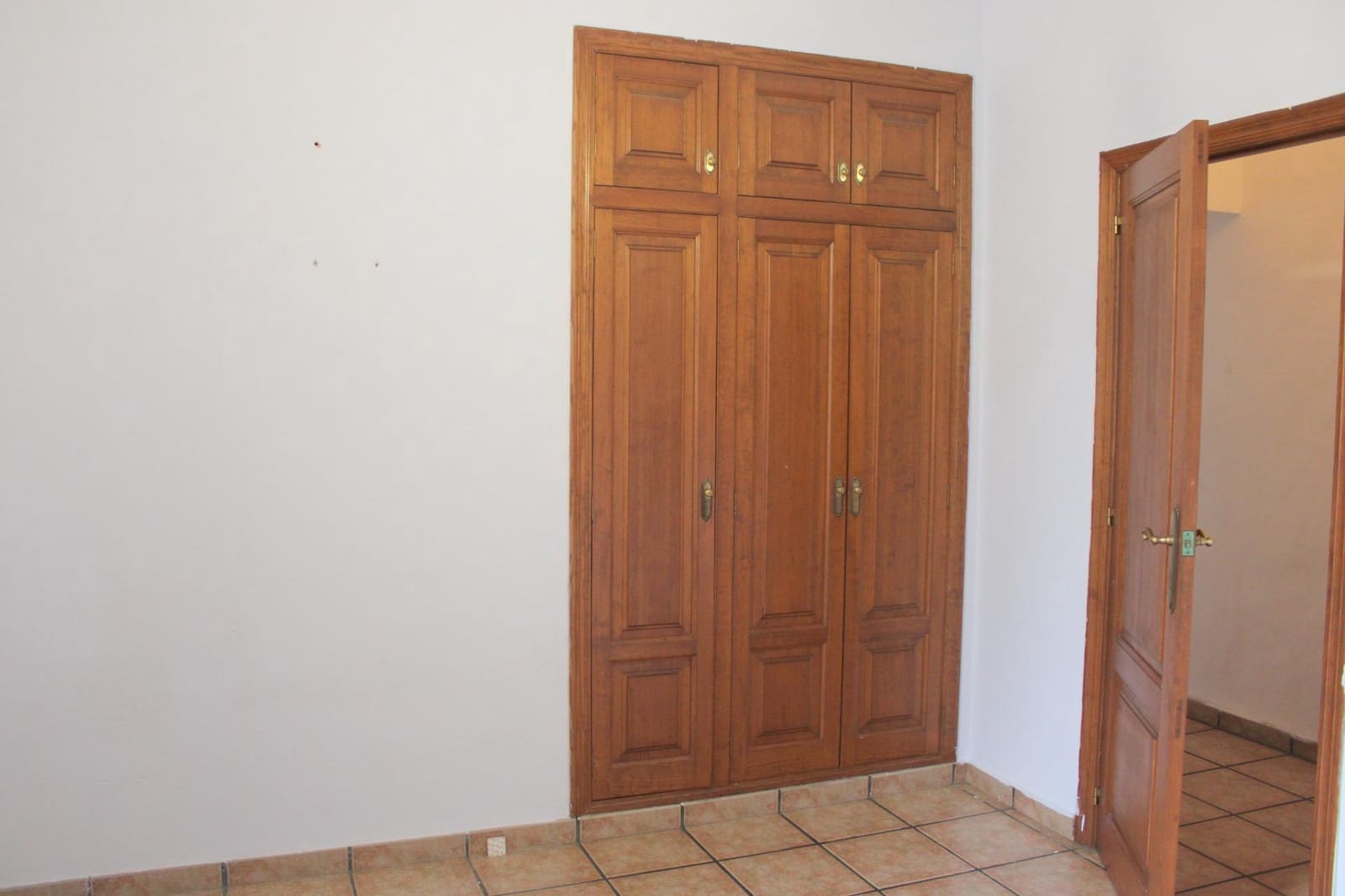 4 bedroom Townhouse for sale in Oliva - € 220,000 (Ref: 8362847)