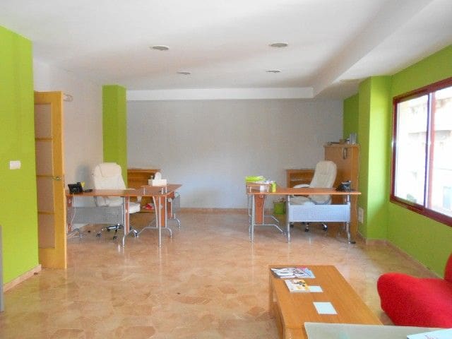 Local Commercial à louer à Oliva - 500 € (Ref: 8406873)