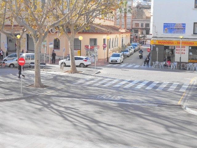 Local Commercial à louer à Oliva - 500 € (Ref: 8406873)