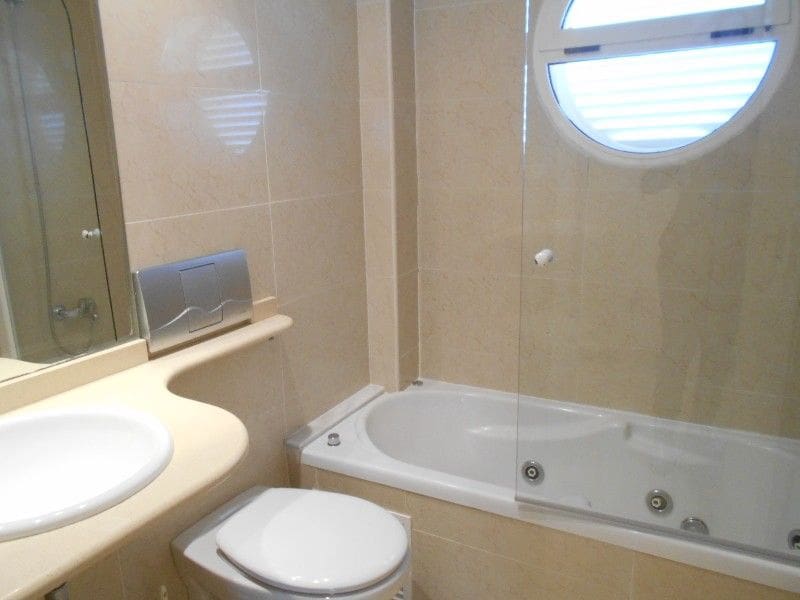 2 makuuhuone Kattohuoneisto vuokrattavana paikassa Oliva mukana uima-altaan 
autotalli - 800 € (Ref: 8626978)